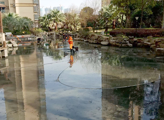 城西景观池淤泥清理